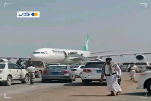 ورود خلبان محاصره‌شکن به فرودگاه امام +فیلم