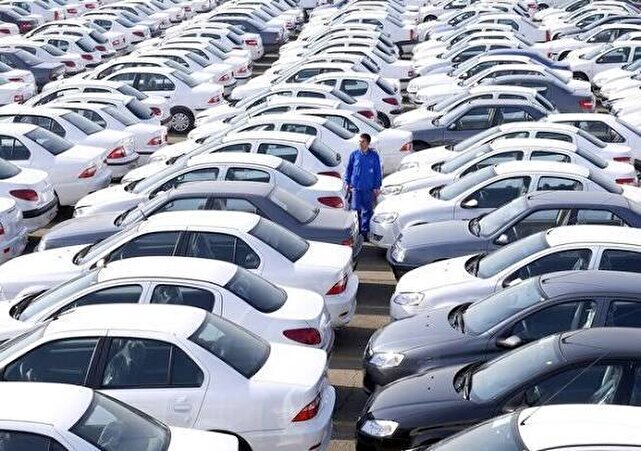 بازار خودرو در انتظار سیگنالهای جدید/ پیش فروش ایرانخودرو قیمتها را میشکند؟