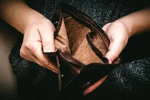 والدین در شرایط بیکاری و فقر چگونه باید با نوجوانان رفتار کنند؟