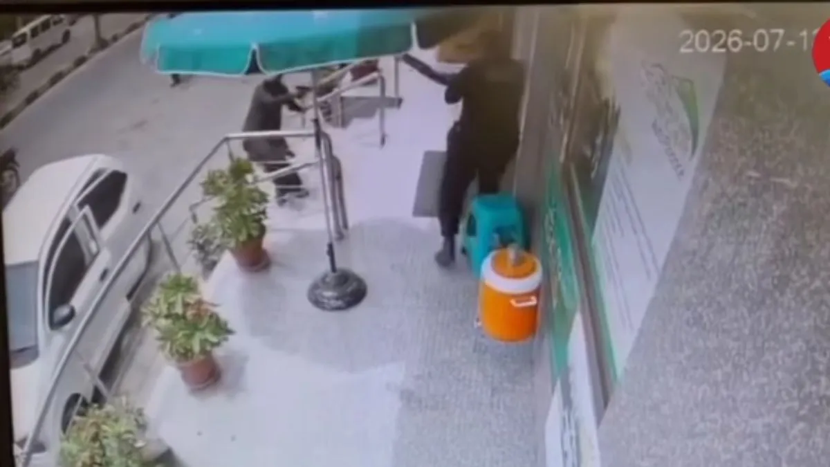 پاکستان: پزشک هندو در حین دزدی در روز در منطقه کلیفتون کراچی به ضرب گلوله کشته شد. سطوح فیلمبرداری دوربین مدار بسته