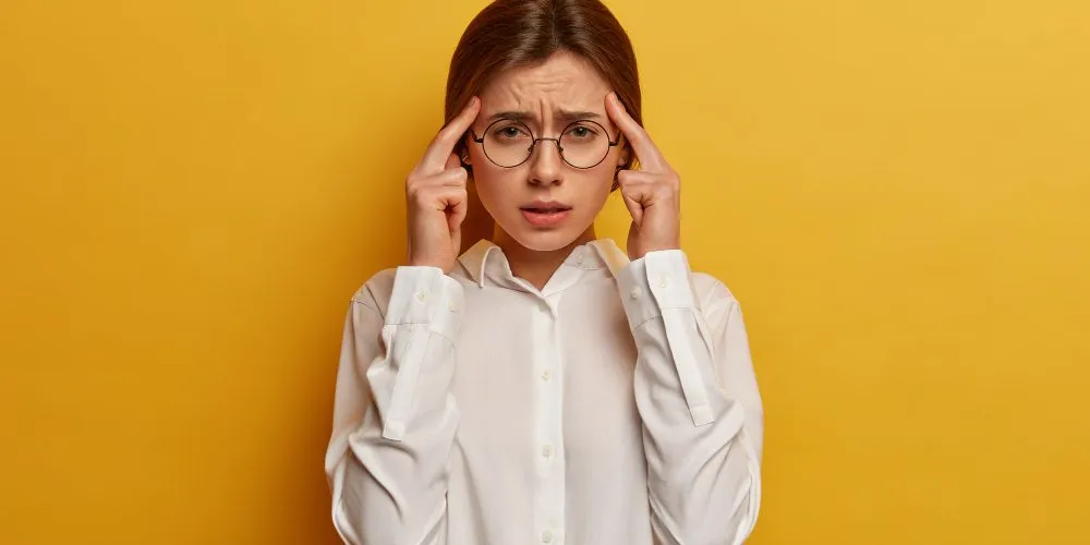 چرا افراد منفینگر اینقدر بر خلقوخوی ما تأثیر میگذارند؟ (راهکارهای علمی برای مقابله)