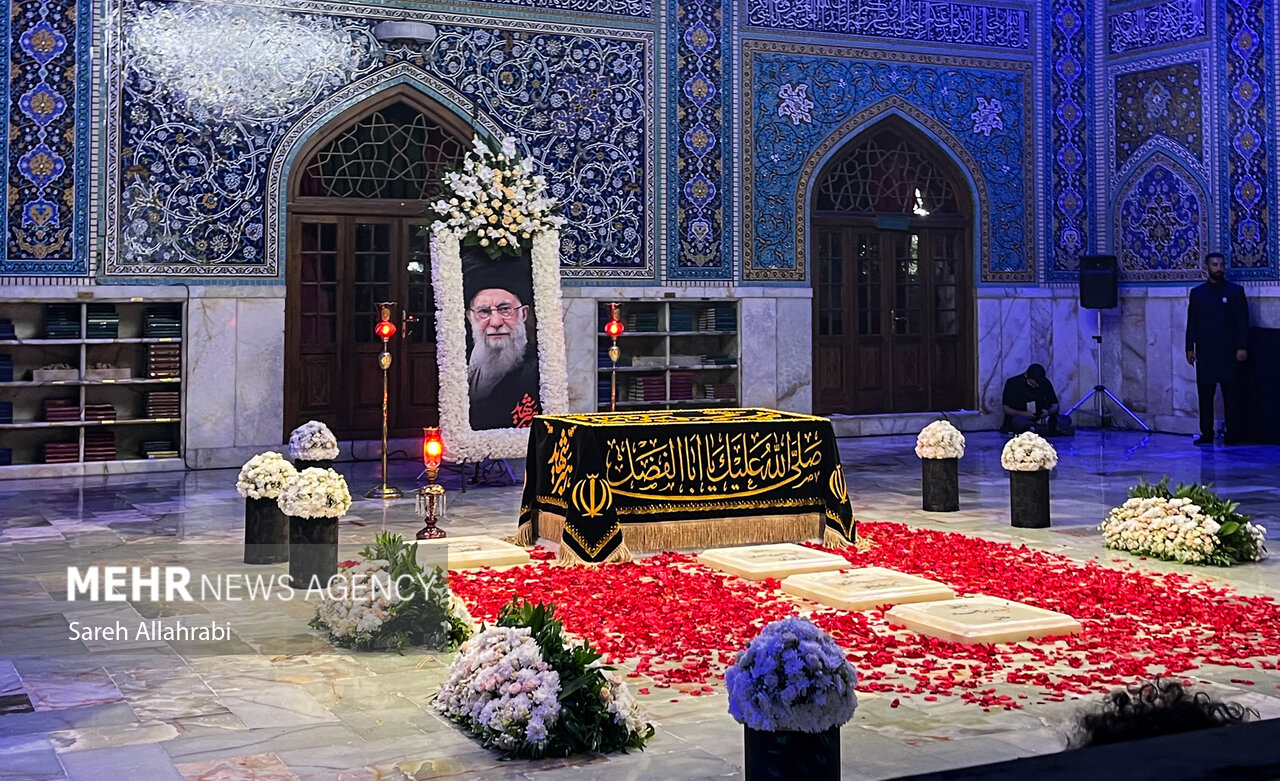 مسیر ویژه زیارت مزار رهبر شهید در حرم امام رضا پیش‌بینی شد