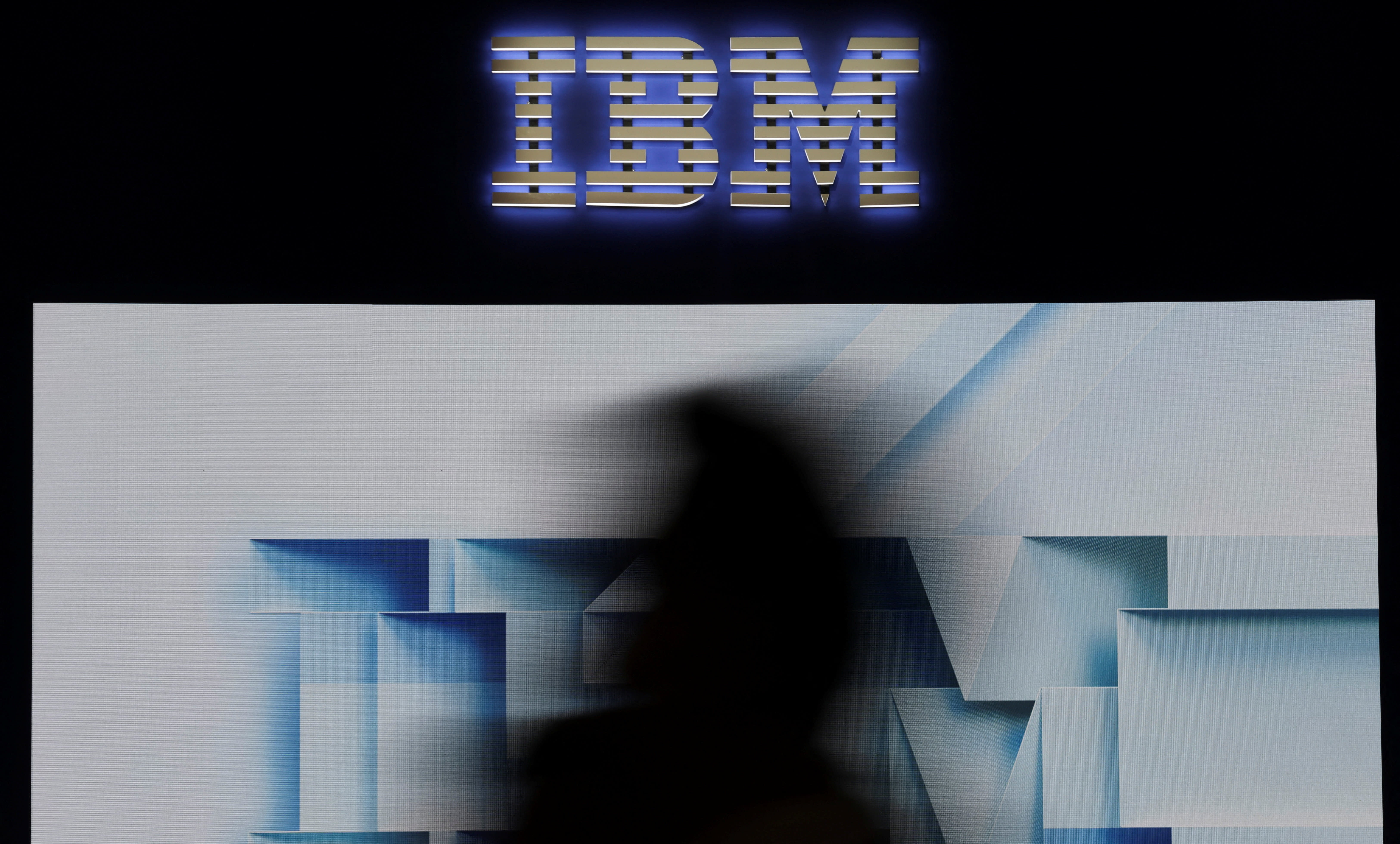 سهام IBM پس از هشدار بزرگ سقوط می کند