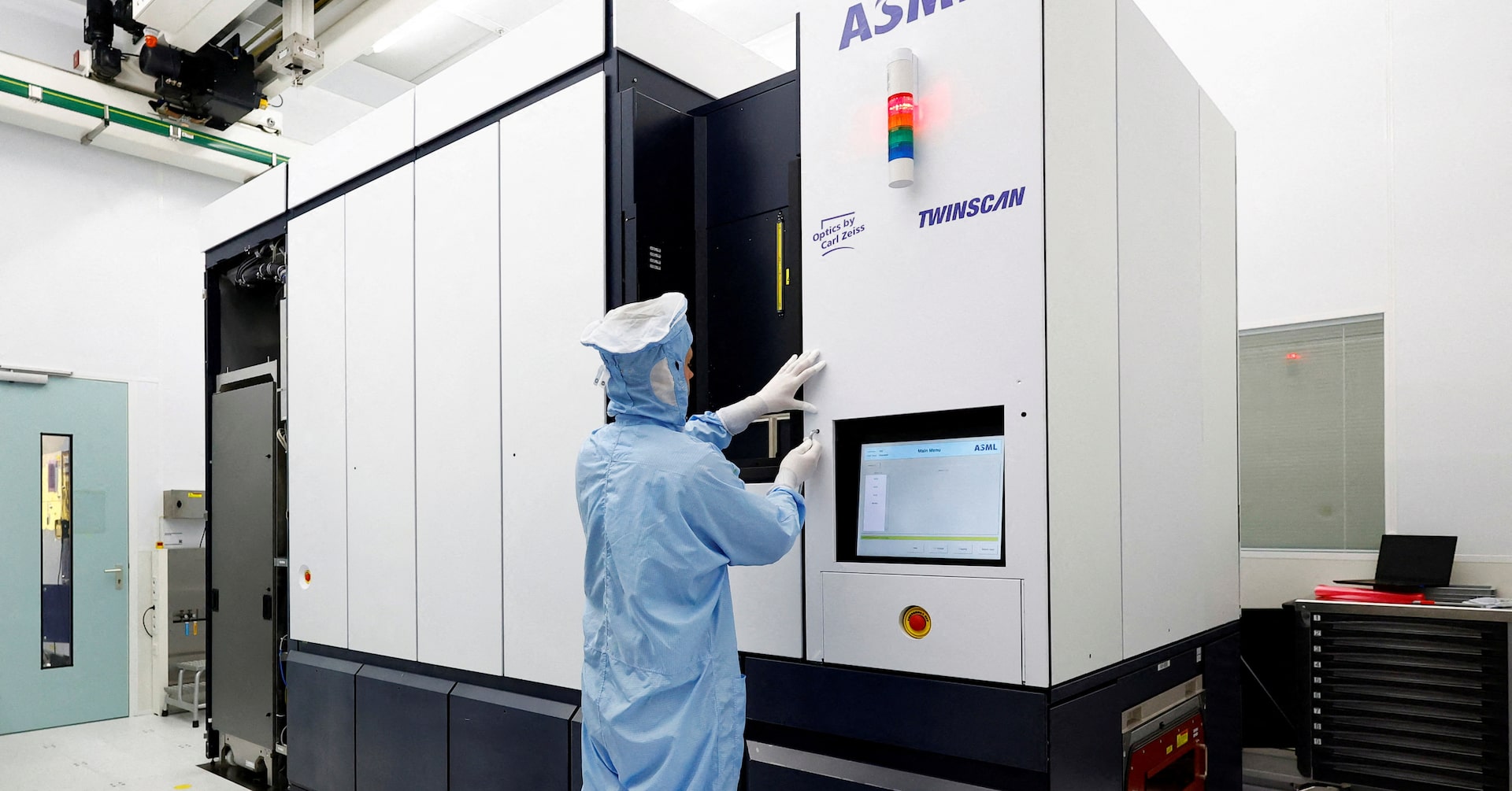 پیشنهاد صبحگاهی: روز بد Big Blue سطح ASML را بالا می برد