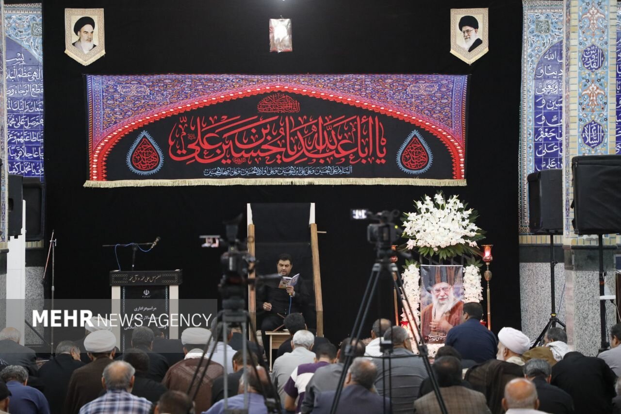 آیین بزرگداشت هفتمین روز تدفین امام شهید در زاهدان