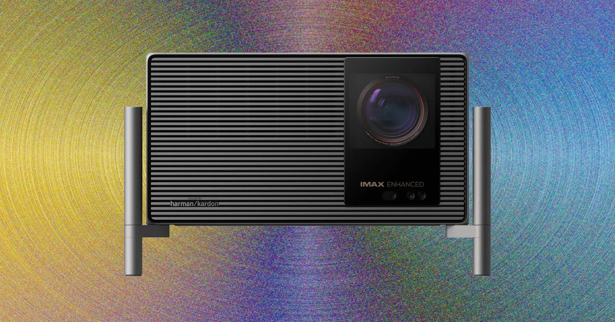 نقد و بررسی: پروژکتور خانگی Xgimi Titan Noir Max (2026)