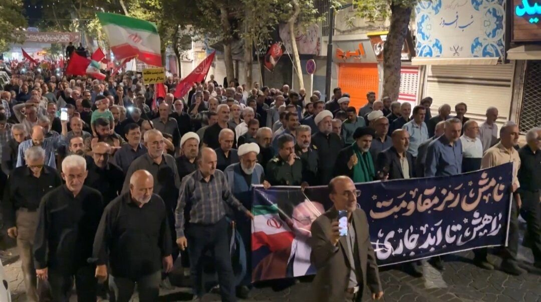 صد و سی و هشتمین راهپیمایی شبانه مردم لاهیجان در دفاع از وطن