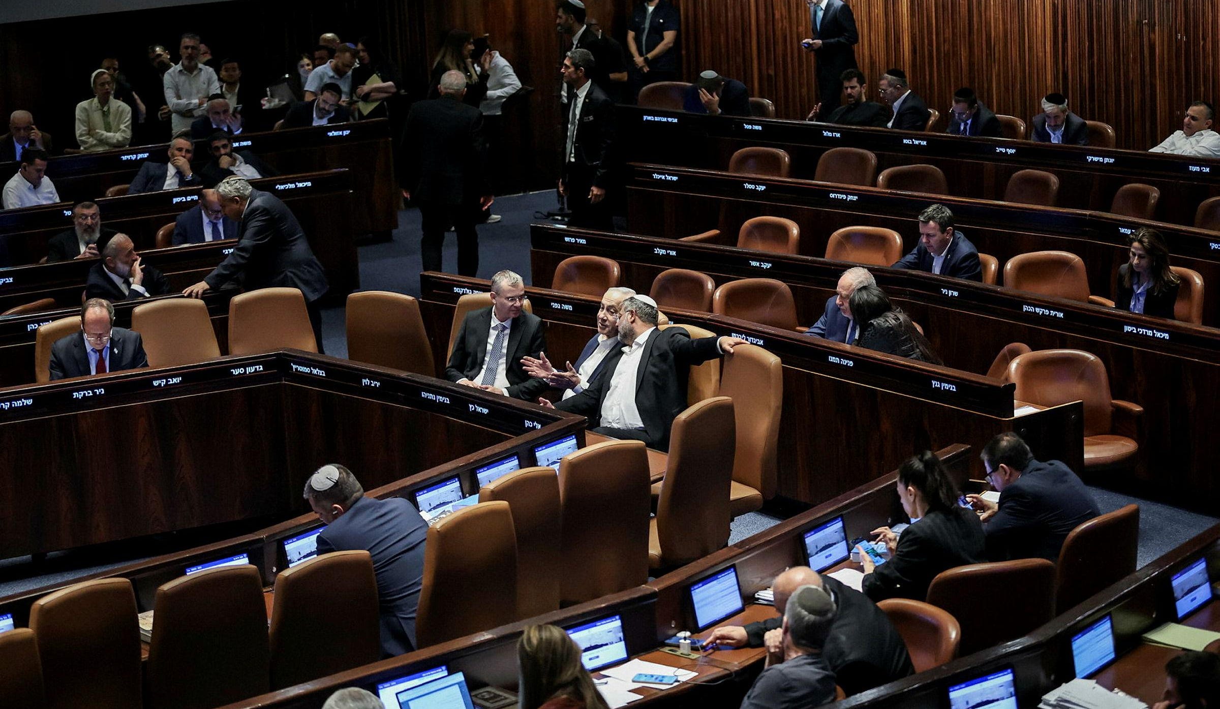 کنست اسرائیل انحلال آن را تایید کرد، نتانیاهو به آن رای مثبت داد