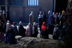 اعتصاب کارگران زن نساجی در اعتراض به قطع بیمه درمانی