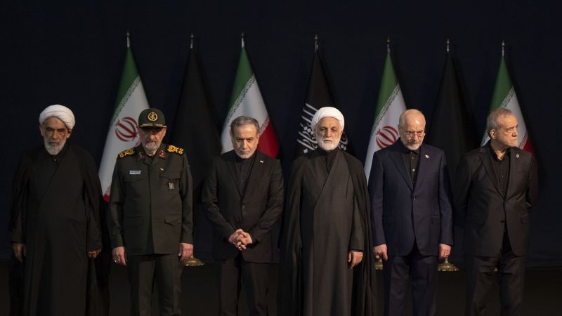 تندروهای ایران در حالی که آتش بس ایالات متحده تحت فشار قرار می گیرد، درباره یک «کودتا» هشدار می دهند