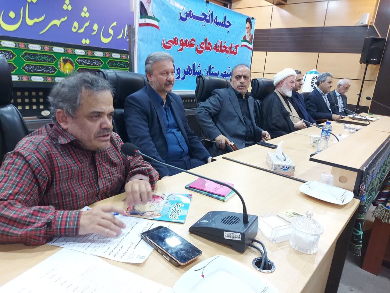 تقدیر از خیرین کتابخانهساز و رونمایی از آثار نویسندگان شاهرودی
