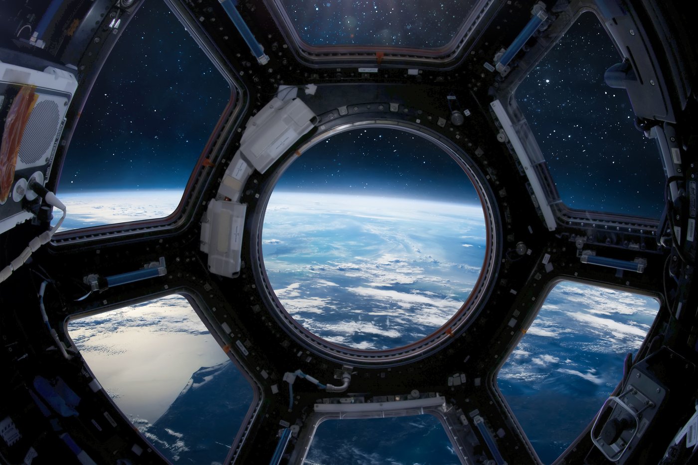 2 سهام فضایی که باید قبل از انباشته شدن در SpaceX بخرید