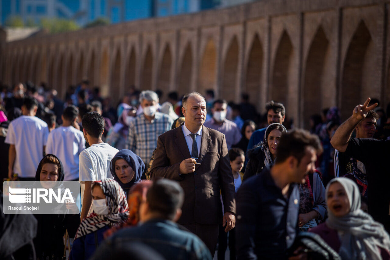 جستاری بر جوانی جمعیت در مناطق ۱۵ گانه اصفهان