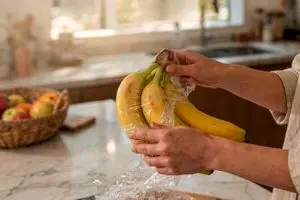 روش های طبیعی جلوگیری از سیاه شدن موز