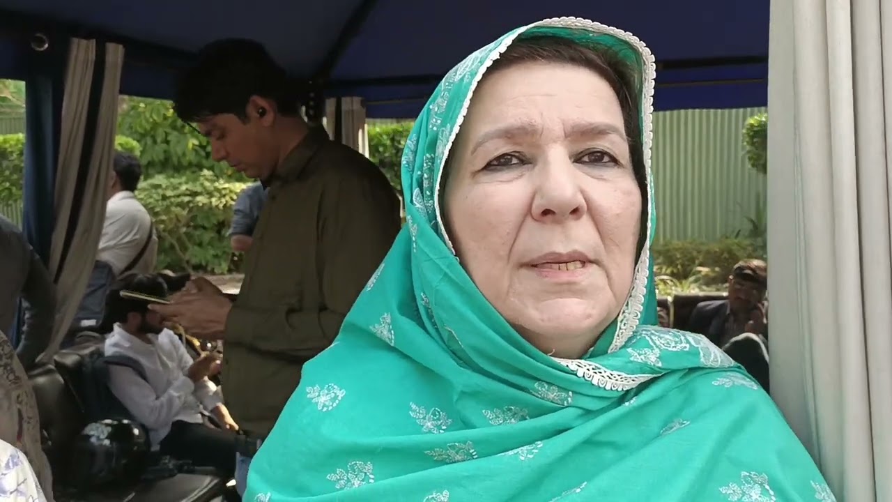 پاک پس از اظهارات جنجالی در مورد ارتش، خواهر عمران خان را احضار کرد