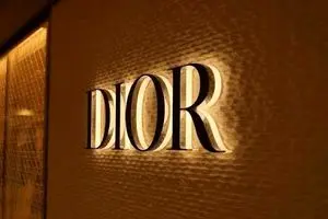 کپی برداری Dior از سبک پوشش ایرانیان دهه ۶۰-۷۰+عکس