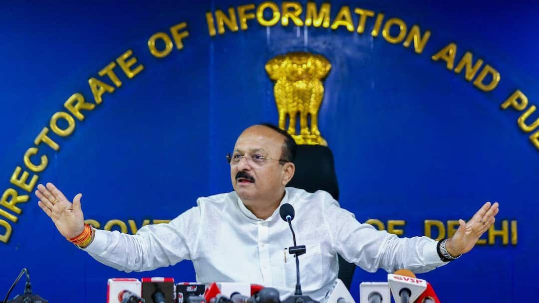 دولت دهلی به مدرسه خصوصی جاناکپوری به دلیل ایمنی و نقص مالی اخطار نمایشی صادر کرد