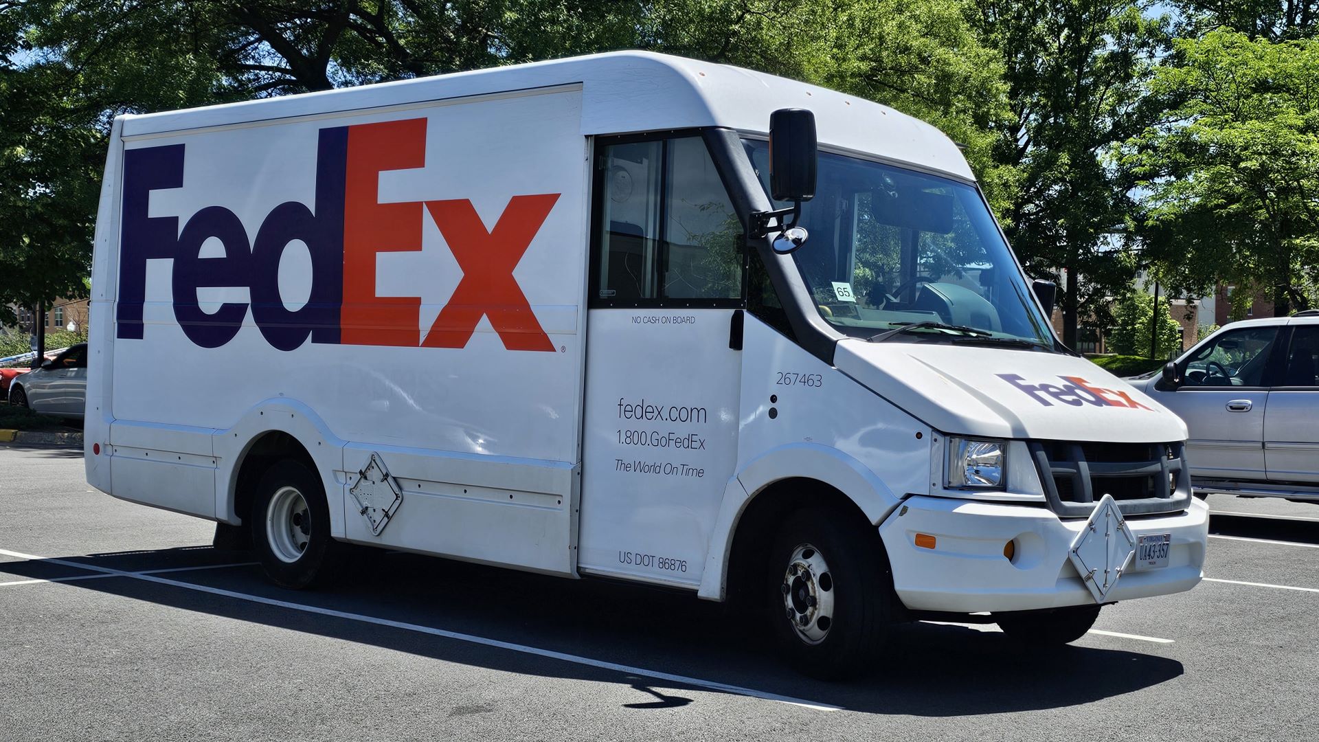 FedEx هزینه های حمل و نقل را به اتحادیه اروپا، کدهای پستی بیشتر تقسیم می کند