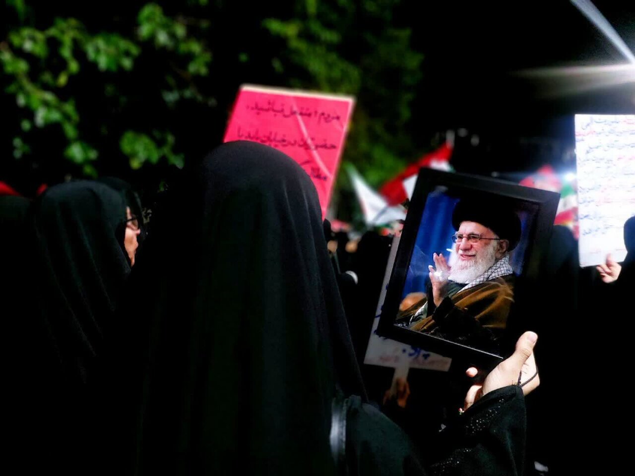 طنین شعارهای کودکانه در تجمعات مشهد؛ وقتی بازی و حماسه گره میخورند