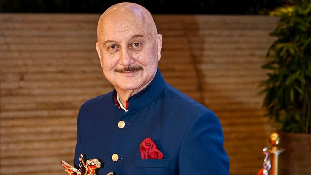 Anupam Kher برای پیوستن به Nitesh Tiwaris Ramayana به عنوان صدای Jatayus