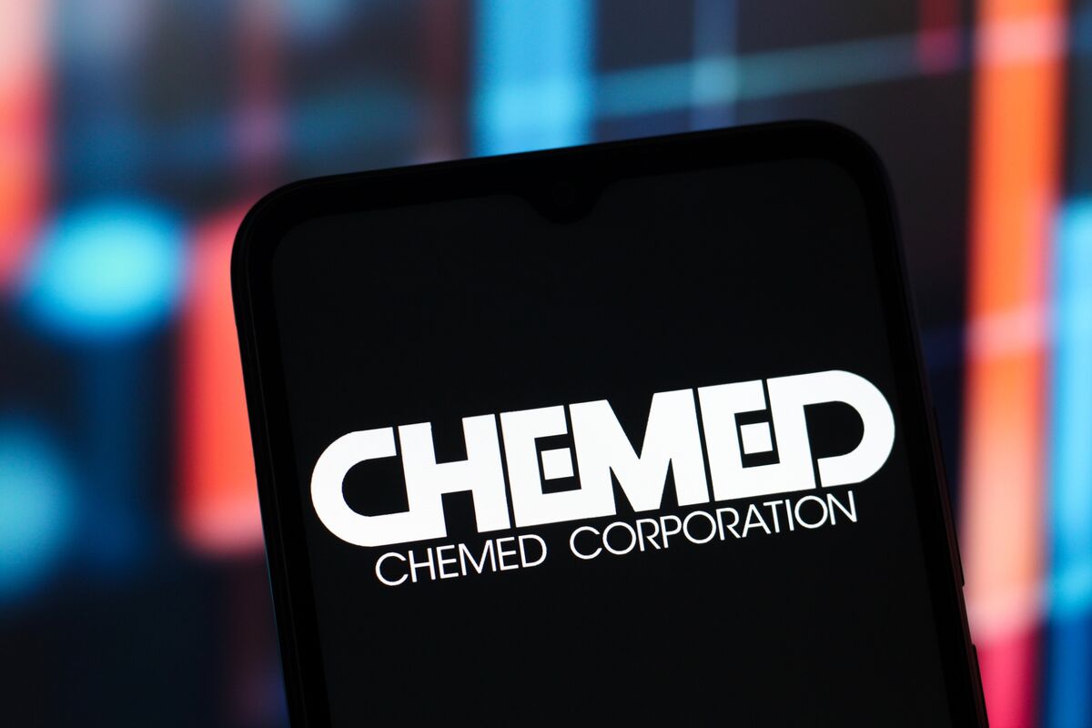 بارینگتون فعال، Chemed را برای بررسی استراتژیک، کاهش هزینه ها فشار می دهد
