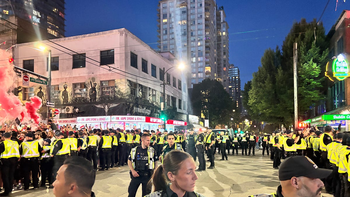 اختصاصی: حوادث امنیتی در ونکوور بسیار زیاد است، اما در مرحله اول جام جهانی فوتبال مهم نیست - باب مکین | زیر پشته