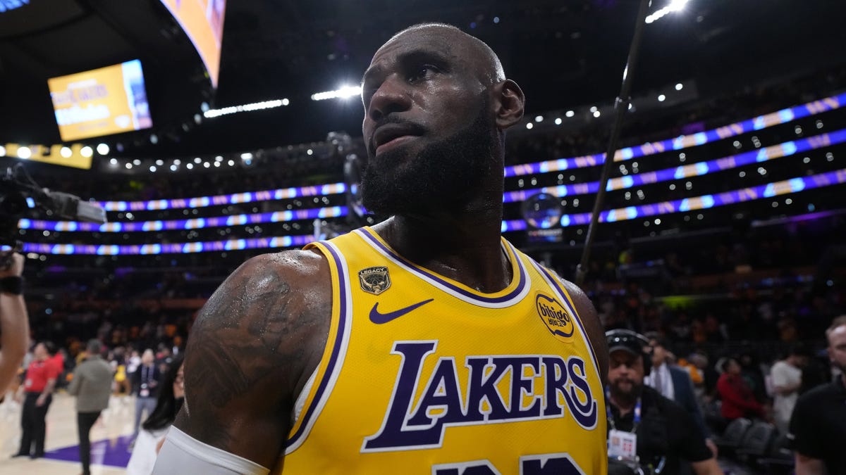 به روز رسانی زنده LeBron James Decision 4.0: آخرین شایعات و سر و صدای تیم