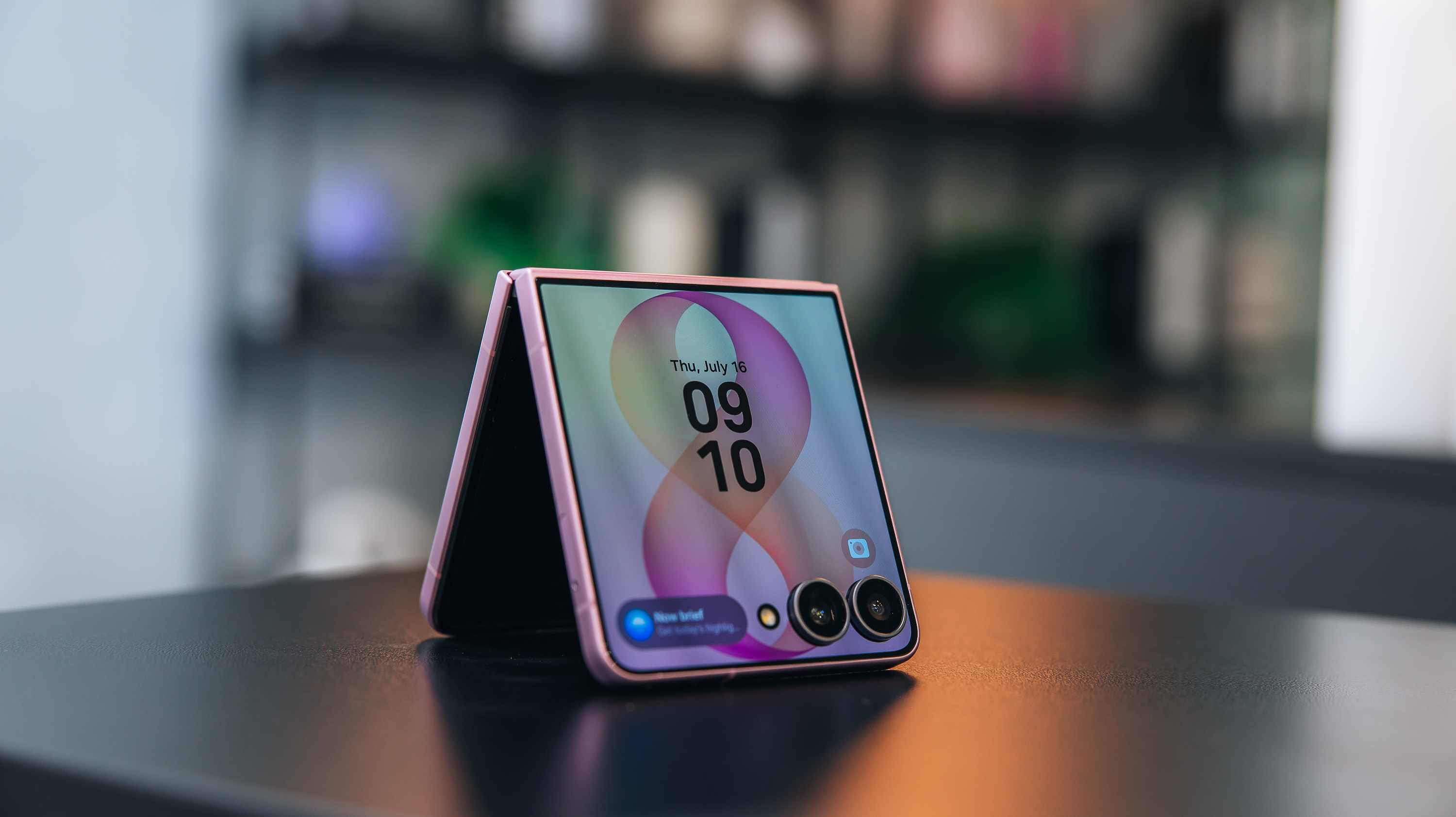 گلکسی Z Flip 8 سامسونگ صفحه‌نمایش مناسب را دریافت می‌کند — با قیمتی