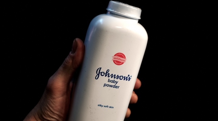 قاضی ایالات متحده در مورد 69000 پرونده ادعا می کند تالک J&J باعث سرطان شده است