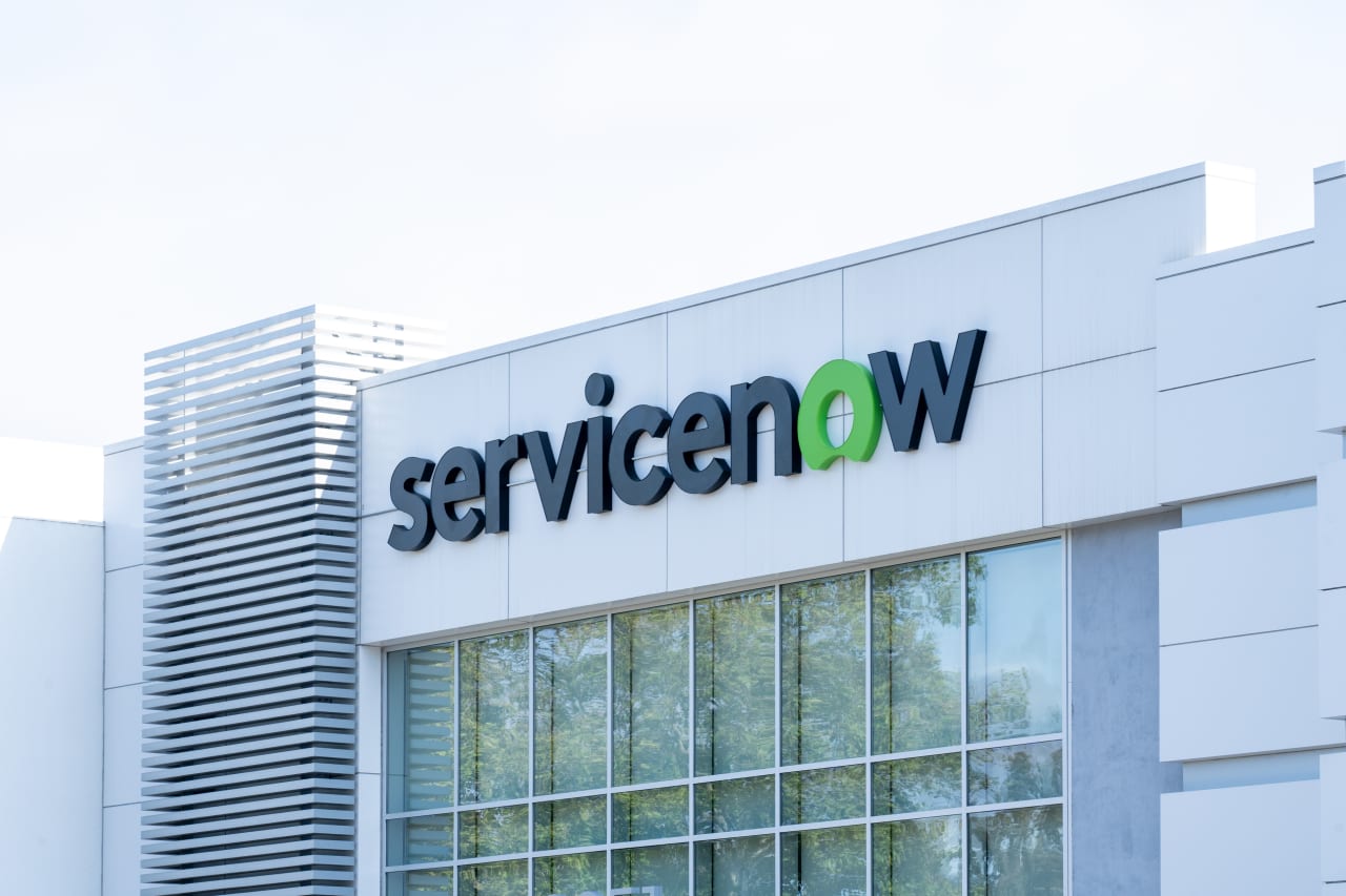 چرا سهام ServiceNow یک نقطه درخشان نادر است در حالی که بقیه فناوری ها دچار مشکل می شوند