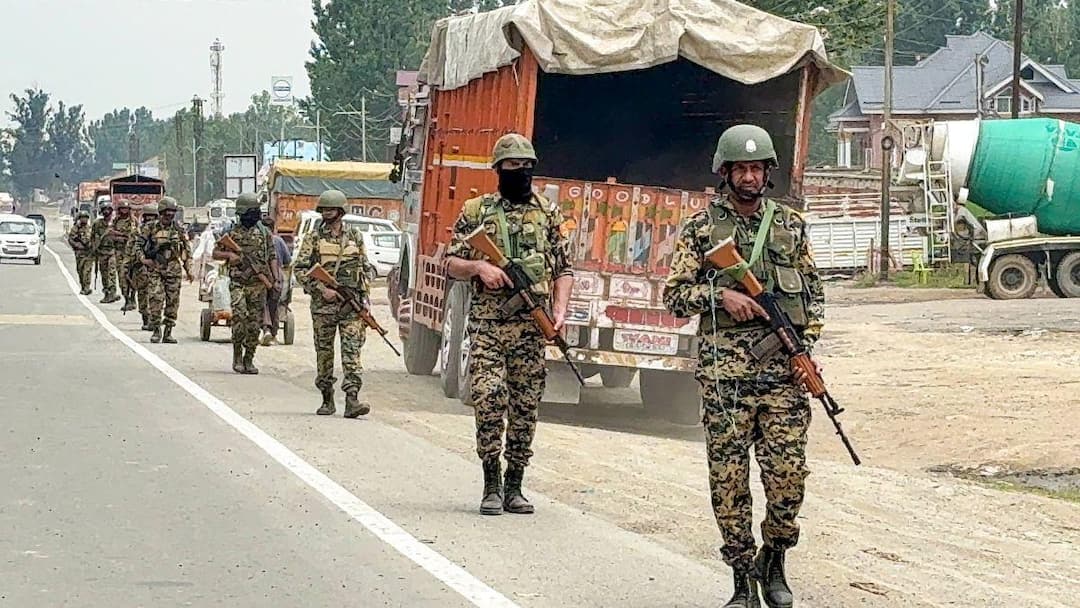 BSF جوان در اردوگاه بنگال غربی آتش گشود و دو همکار را کشت. یک مجروح وخیم