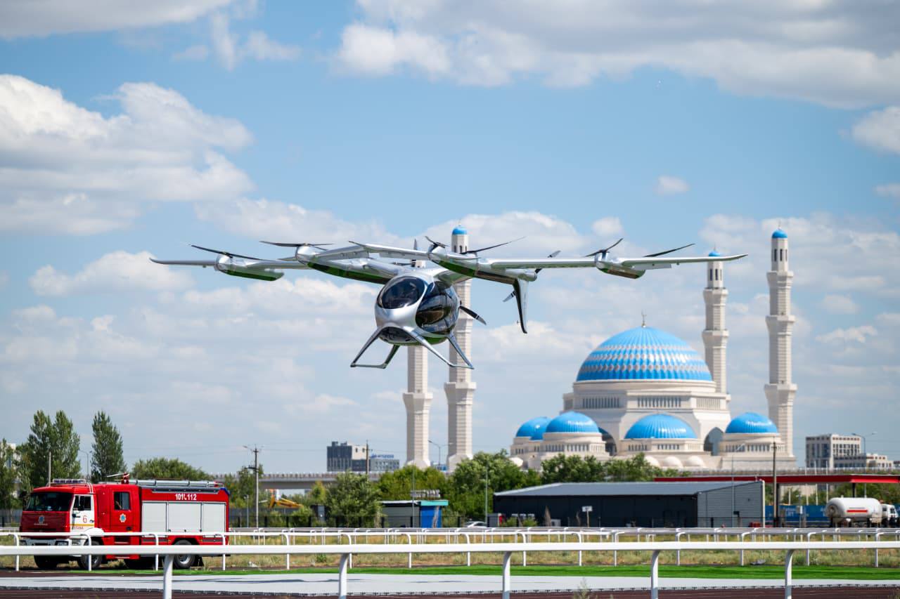 قزاقستان اولین پرواز نمایشی تاکسی هوایی eVTOL را انجام داد