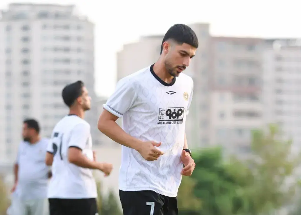 پنج وینگر آماده در اختیار محرم و سپاهان