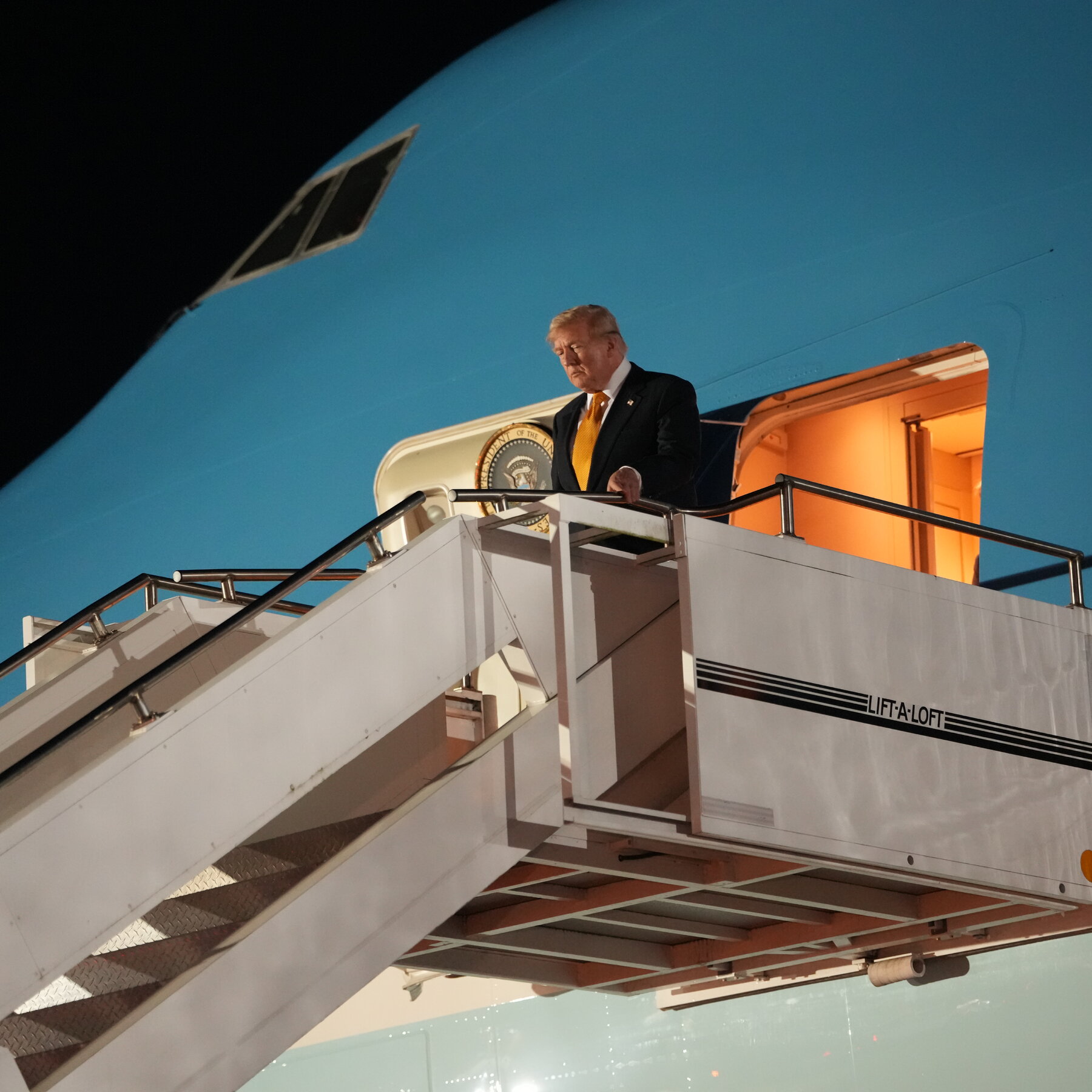 ترامپ در اجلاس سران ناتو پس از تهدید معتبر ایران به Air Force One قدیمی روی آورد