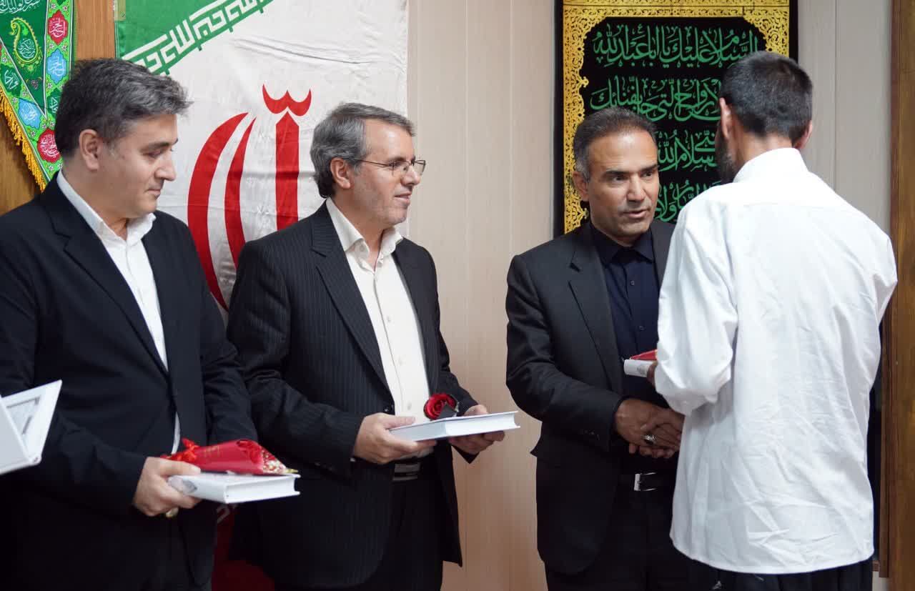 ۳۰ زندانی جرائم مالی با کمک یک خیر در اسلامآبادغرب آزاد شدند