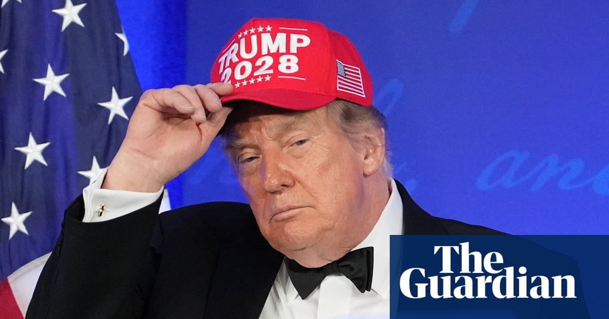 دونالد ترامپ کلاه "ترامپ 2028" بر سر می گذارد و درباره "دوره چهارم" شوخی می کند - ویدئو
