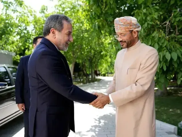 خبرنگار الجزیره در تهران: هیات عمانی تهران را ترک کرد، اما دیپلماسی متوقف نشده؛ این بار در سطحی بالا که ممکن است به افزایش امیدها برای یک راهحل مسالمتآمیز و دیپلماتیک و کاهش احتمال گزینه نظامی منجر شود