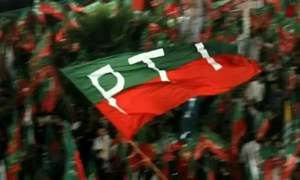 PTI دولت را به ارتکاب فساد و قربانیان سیاسی متهم می کند