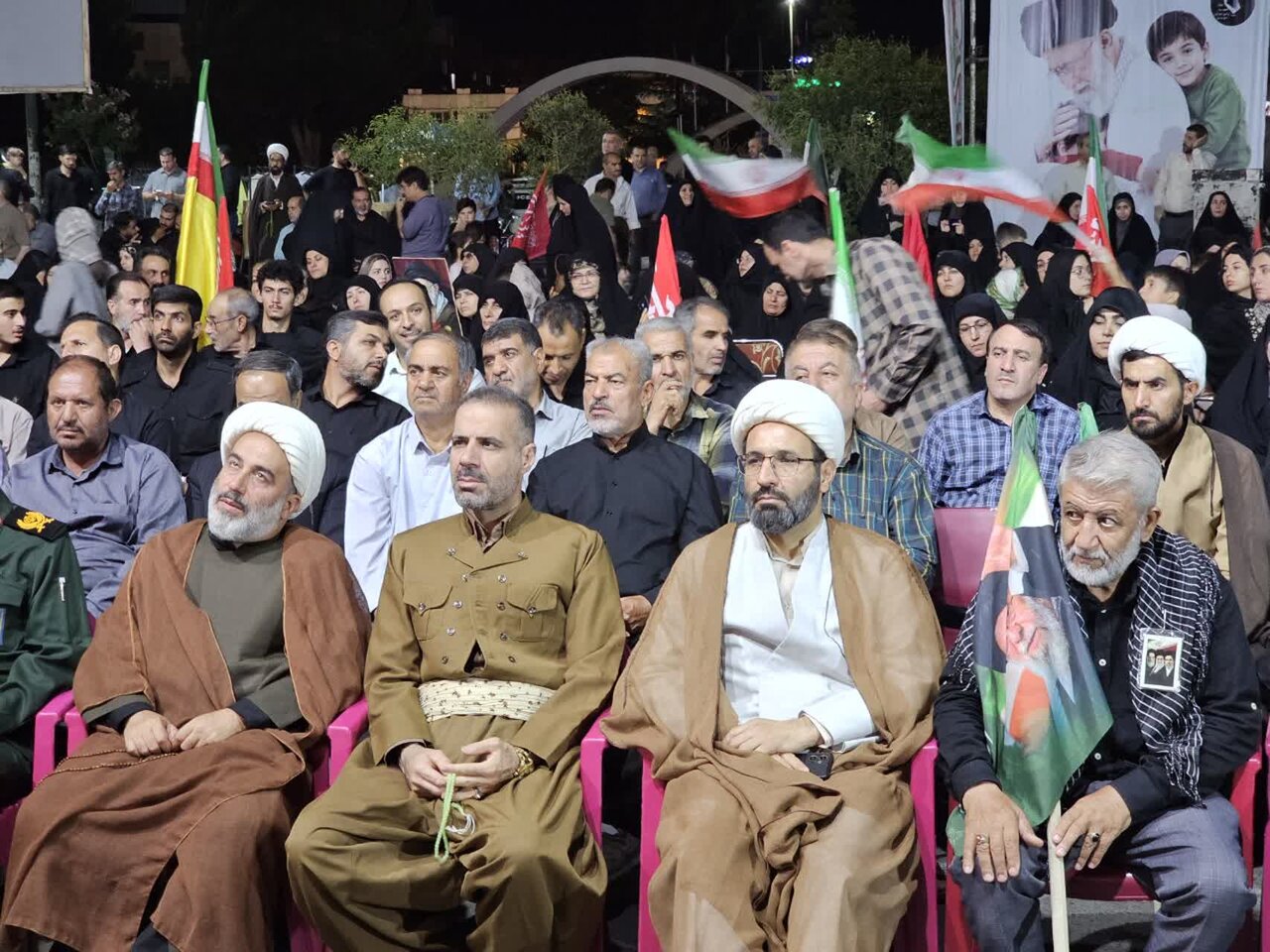 حماسه همدلی در تجمع شبانه سرزمین مجاهدتهای خاموش
