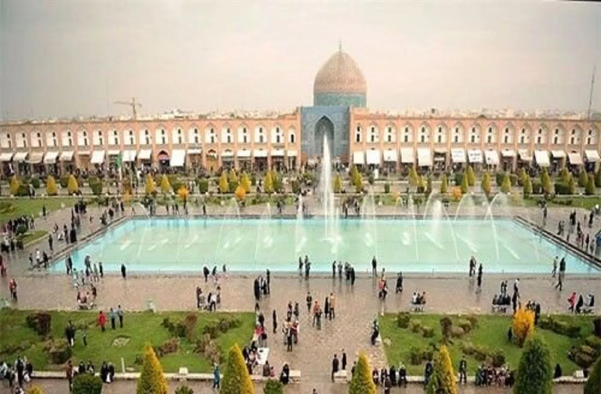 میدان نقش‌جهان اصفهان در زمان سلطنت شاه سلطان حسین صفوی (عکس)