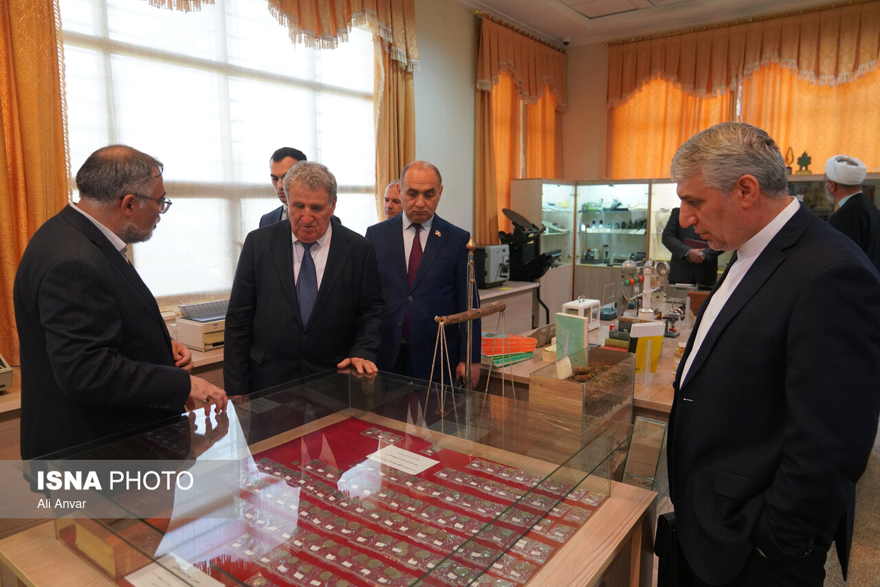 بازدید رئیس آکادمی علوم جمهوری آذربایجان از موزه تاریخ علوم اردبیل