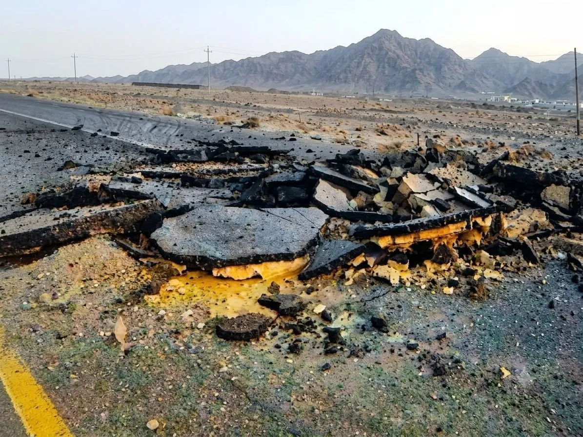 انفجار بمب جاده‌ای و انفجاری در مسیر ترانزیتی زاهدان ـ خاش / فرماندار زاهدان: در پی این اقدام خرابکارانه که بخشی از مسیر دچار آسیب شد