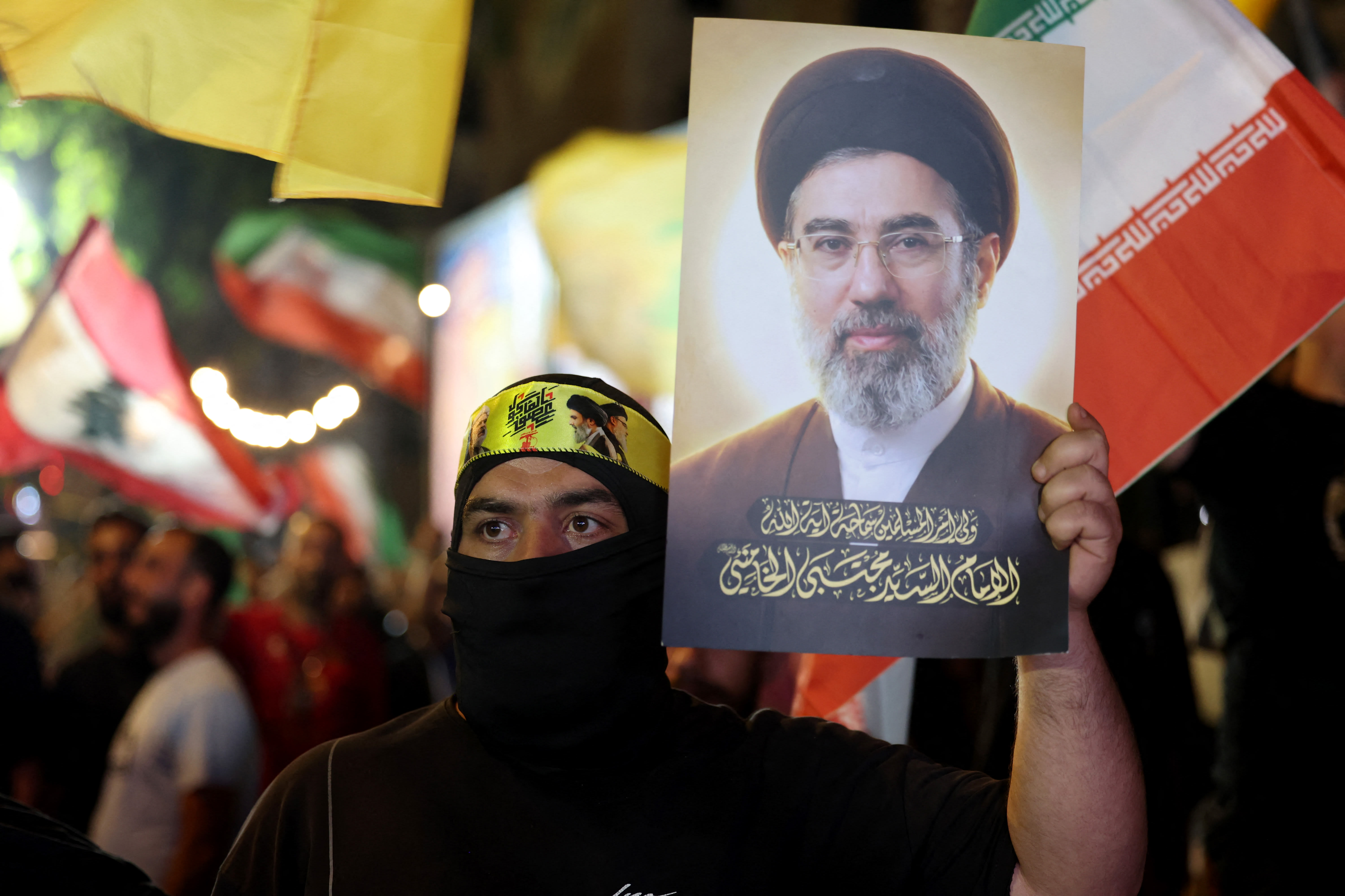 مجتبی خامنه ای از حزب الله تمجید می کند، خواهان ادامه جهاد، حمله به اسرائیل است