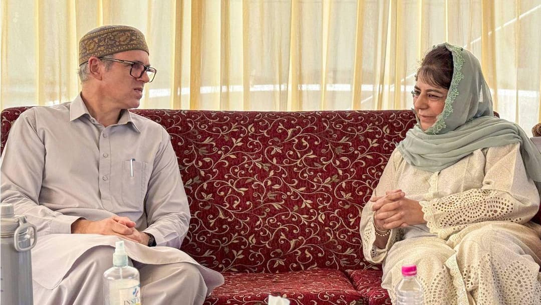 انتقاد عمر عبدالله از مفتی محبوب به دلیل سخنان جانتر منتر و عذرخواهی
