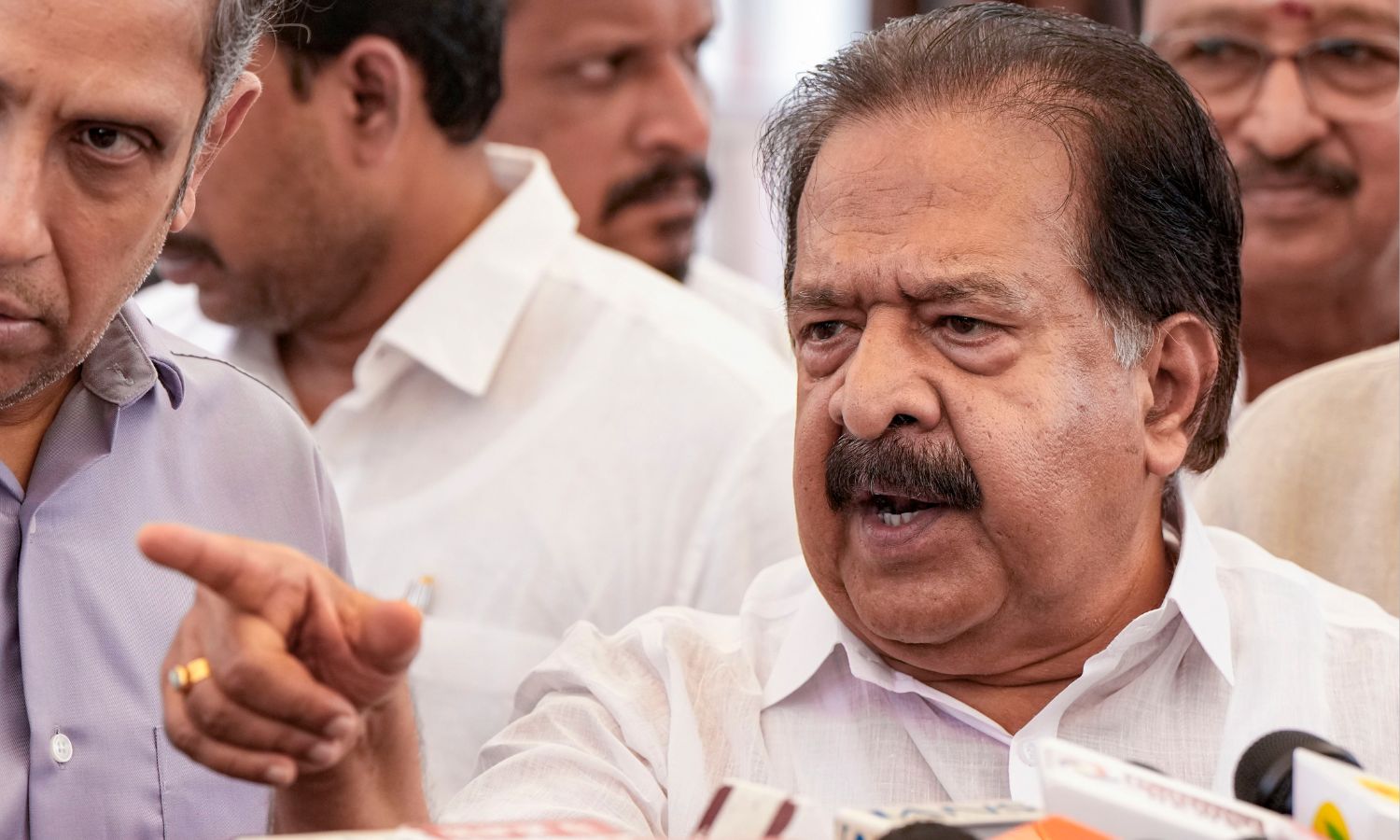 Chennithala گزارش های بحث UDF در مورد اتهامات هک EVM را رد کرد