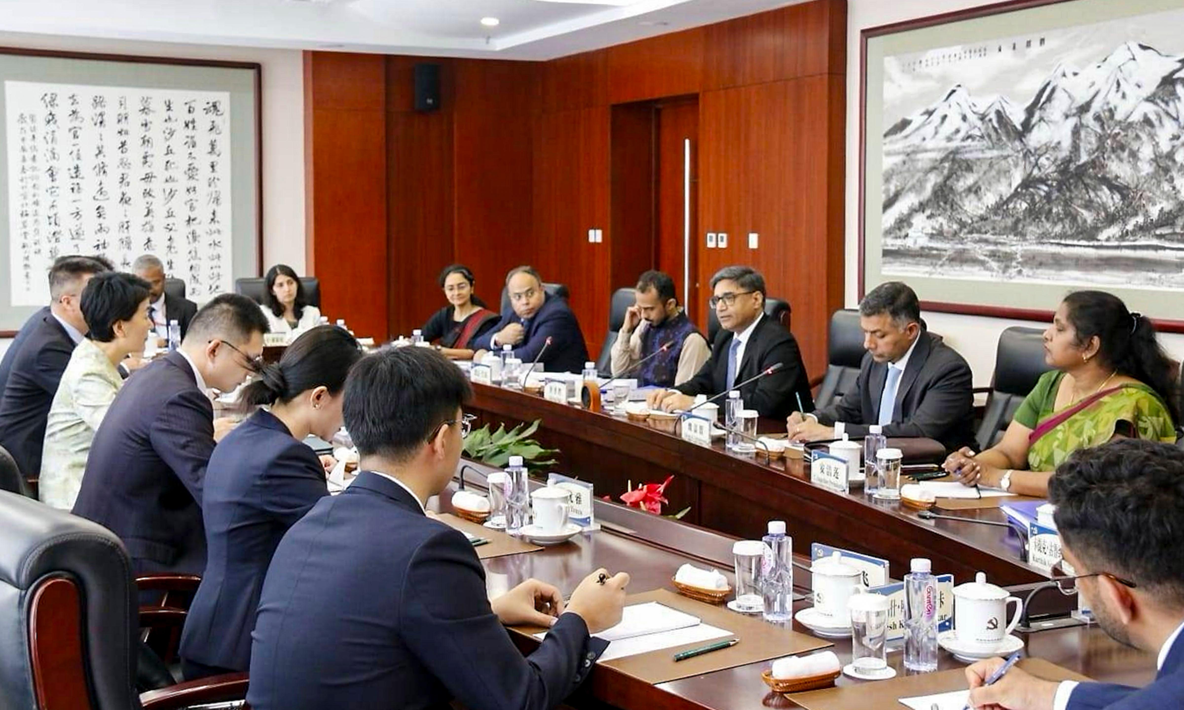 ویکرام مصری با معاون وزیر حزب کمونیست چین در پکن گفتگوهای کلیدی انجام داد