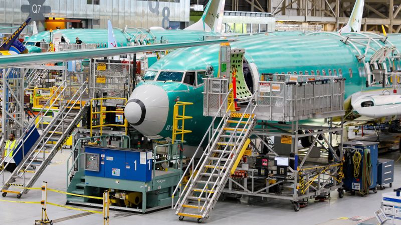 FAA می گوید صندلی های صدها هواپیمای بوئینگ 737 MAX به اشتباه نصب شده است.