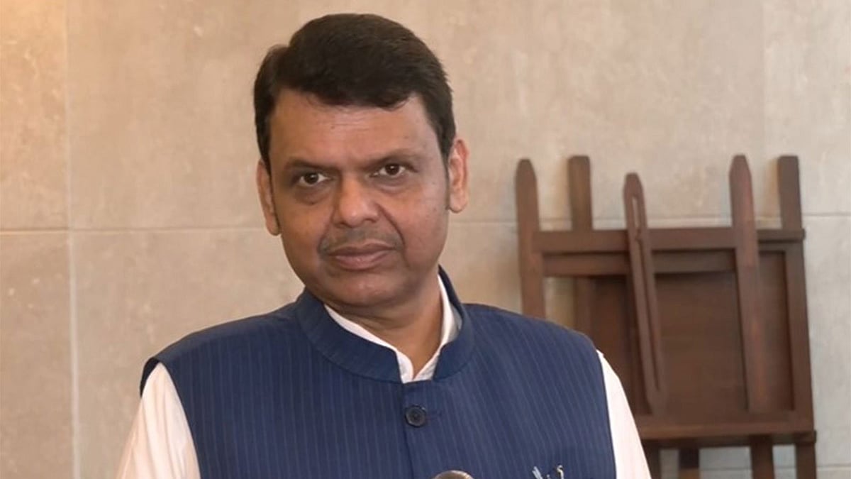 CM Fadnavis ماهاراشترا دستور عقب نشینی FIR ها را علیه معترضان در غوغای نشت کاغذ NEET داد.