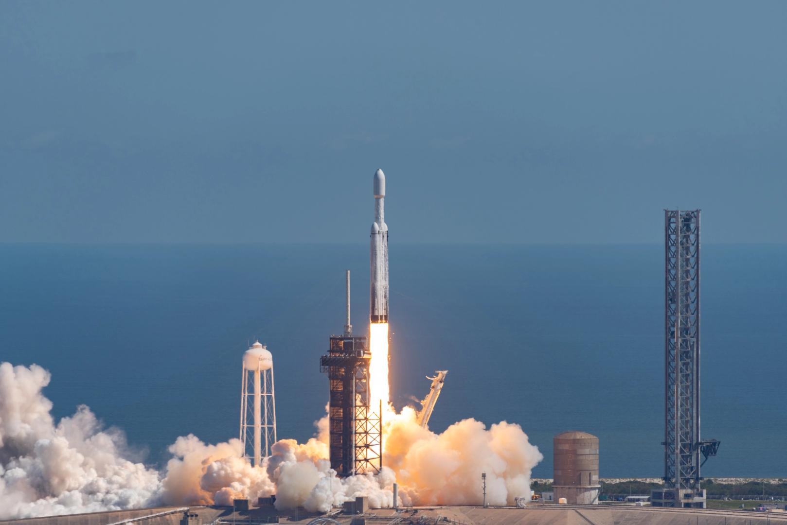SpaceX میدان نبردی است که سولانا باید برنده شود