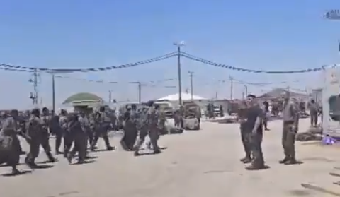 ده ها سرباز ارتش اسرائیل در اعتراض به پایین کشیدن بنرها توسط فرمانده پایگاه را ترک کردند